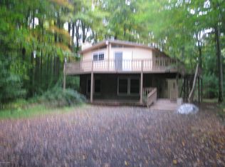140 Potter Dr, Pocono Lake, PA