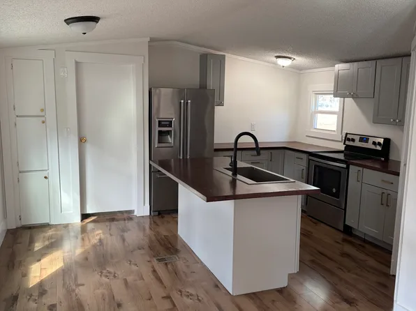 204 Big Bay Blvd, Ellabell, GA 31308