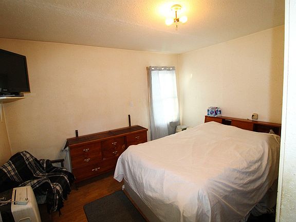 5th image of 4902 48th Ave