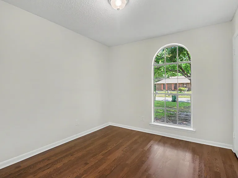 4136 Mimosa Dr — Photo 12