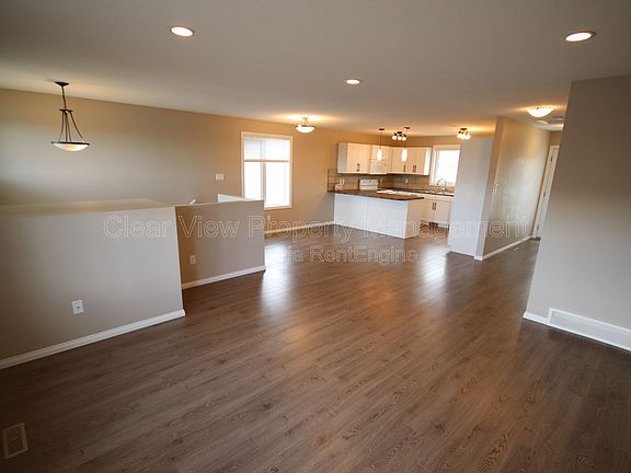 4th image of 704 Mount Sundance Ln W