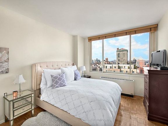 3rd image of 101 W 79th St APT 19D