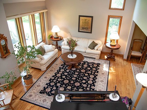 5th image of 49 Mansion Dr