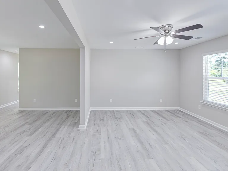 207 Woodlawn St — Photo 11