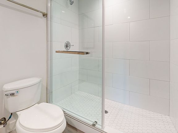 3rd image of 949 W Adams Blvd #38A