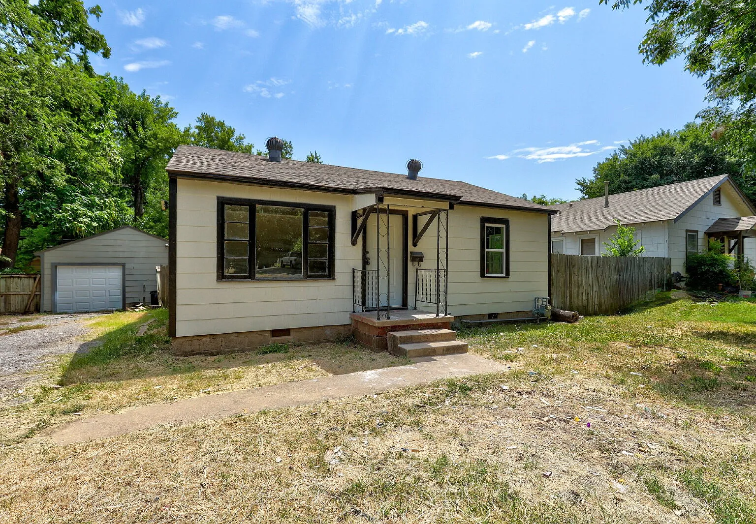 2 bed, 1.0 bath, 838 sqft, $1,030 — Photo 2