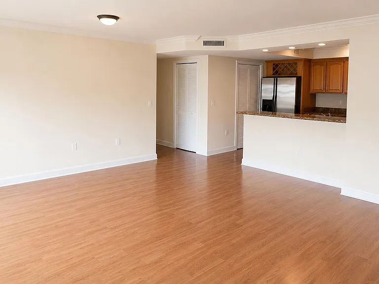 151 NE 16th Ave #374 — Photo 6