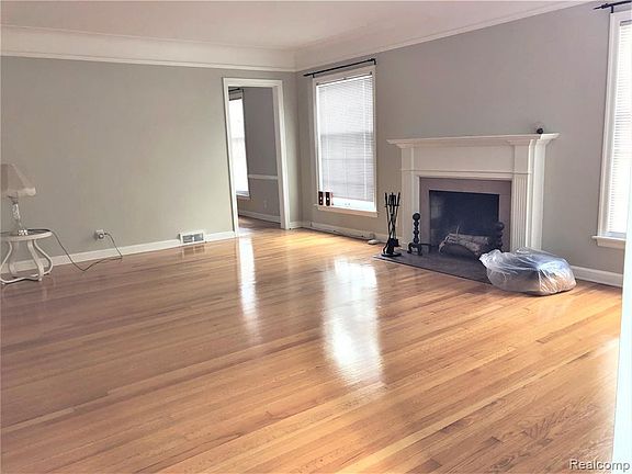 3rd image of 20227 Stratford St