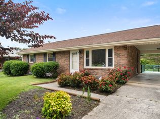 6890 Riverbend Dr, Radford, VA 24141