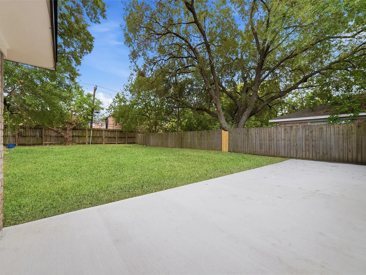 3 bed, 2.0 bath, 1500 sqft, $1,995 — Photo 3