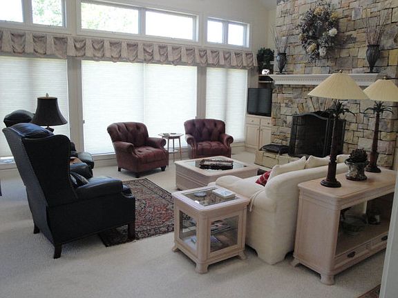 2nd image of 880 Hemlock Dr