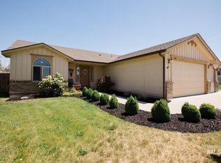 280 NE Greystone Loop, Mountain Home, ID 83647