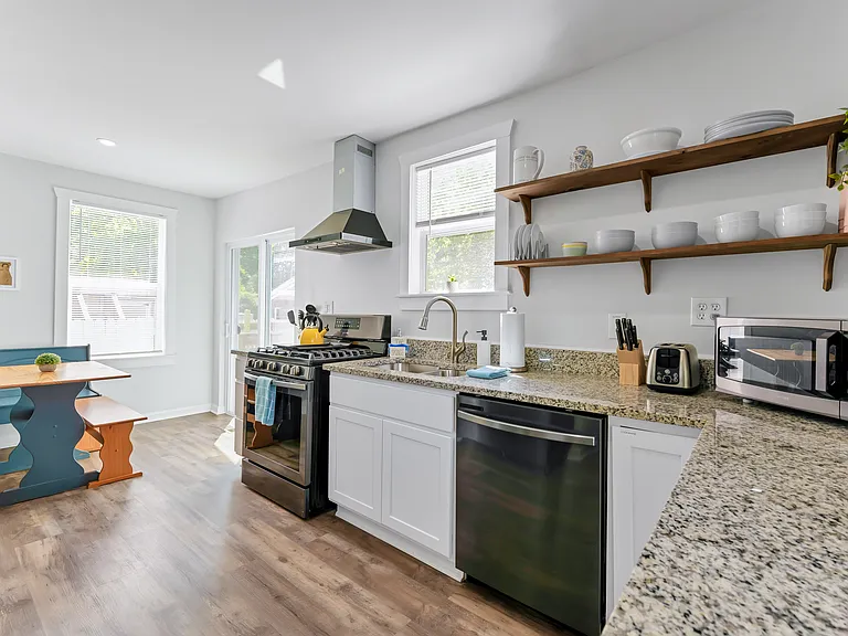 1133 E Leicester Ave — Photo 10