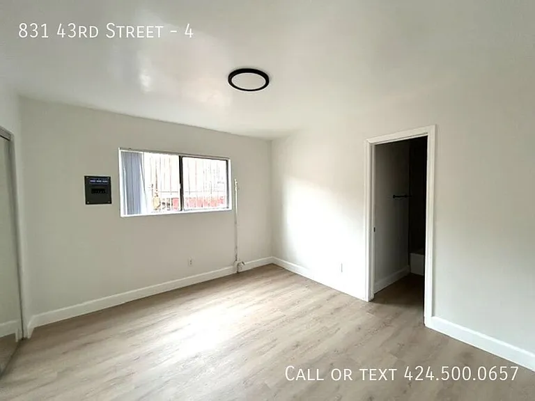 831 W 43rd St #4 — Photo 5
