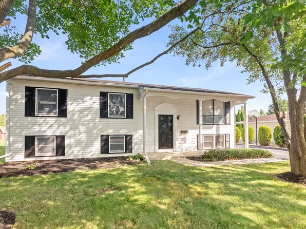 615 Sweetbriar St, Plano, IL 60545