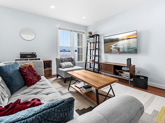 5th image of 87 Fendall Ave