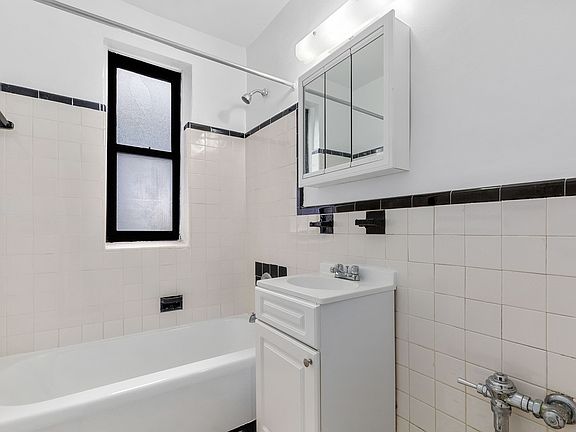 3rd image of 500 W 235th St