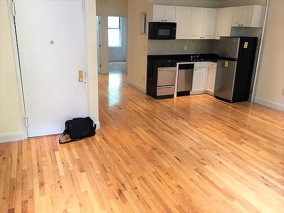 3rd image of 412 W 44th St APT 2