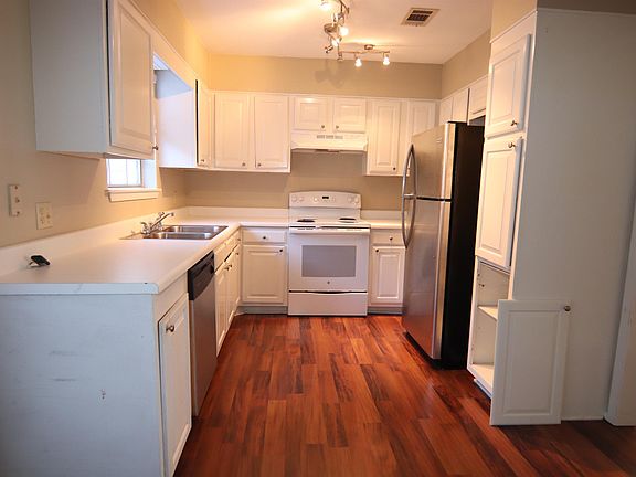 3rd image of 1021 Park Meadow Dr