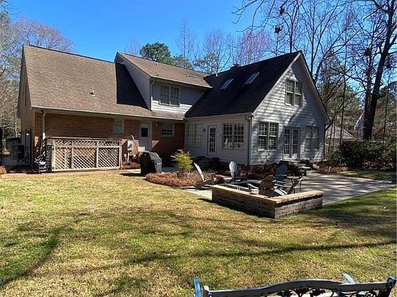 3rd image of 205 Londonderry Dr