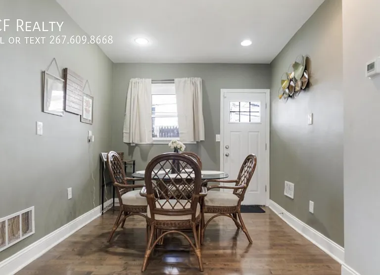 2033 Sigel St — Photo 8