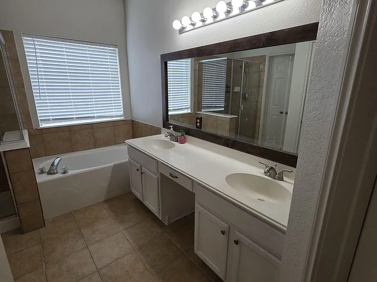 Shady Meadow Ln — Photo 9