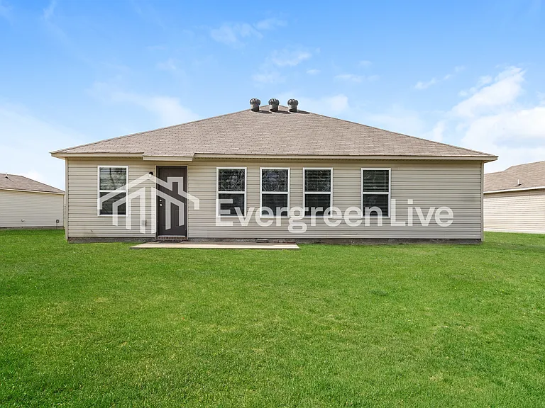 5421 Yukon Dr — Photo 2
