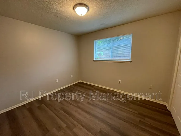 3479 Powell Ave — Photo 9