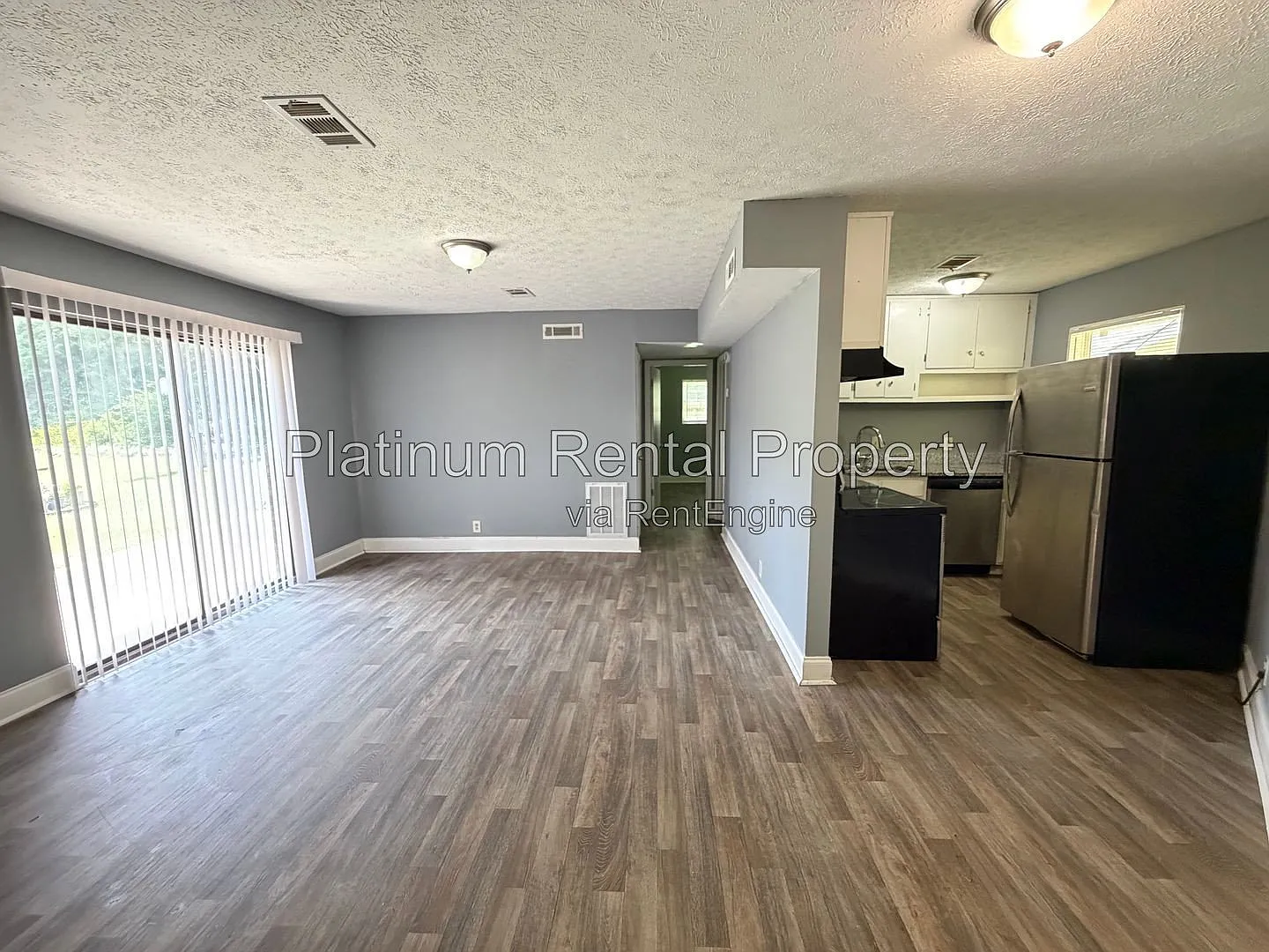 2 bed, 1.0 bath, 781 sqft, $1,049 — Photo 3
