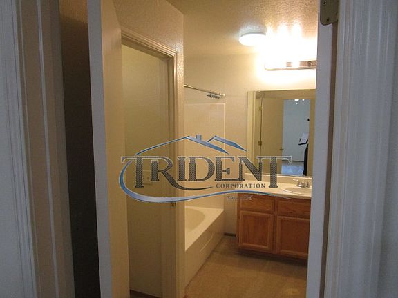 4th image of 1070 Arbor Dr