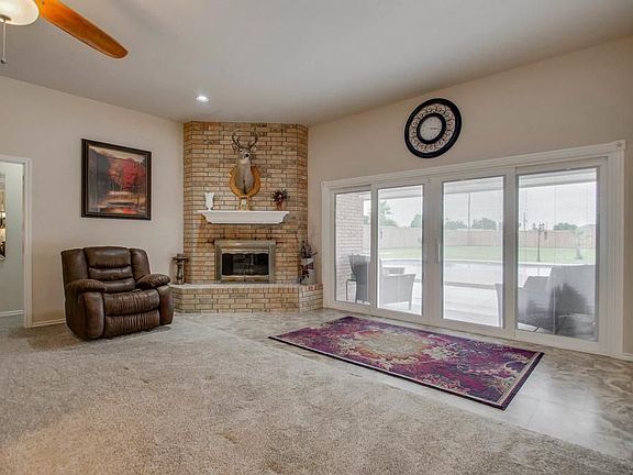 4th image of 317 Schreiber Dr