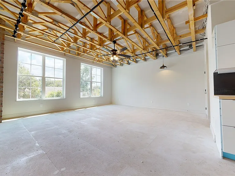 305 W 27th St #227 — Photo 7