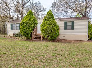 102 Forest Grove Dr, Harriman, TN 37748