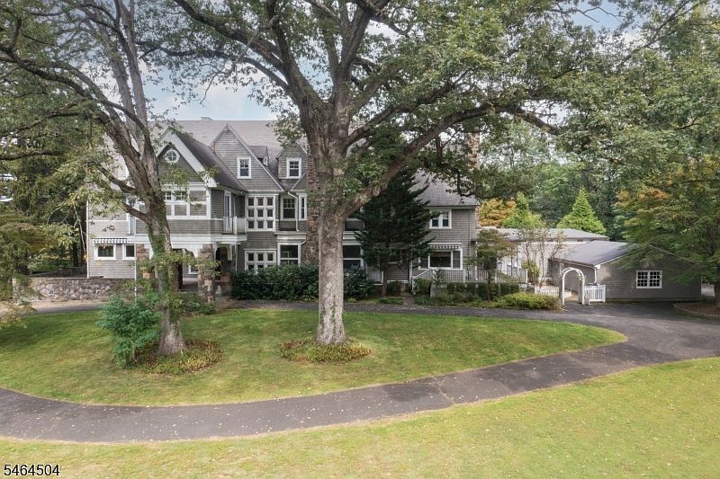 1st image of 17 Three Gables Rd