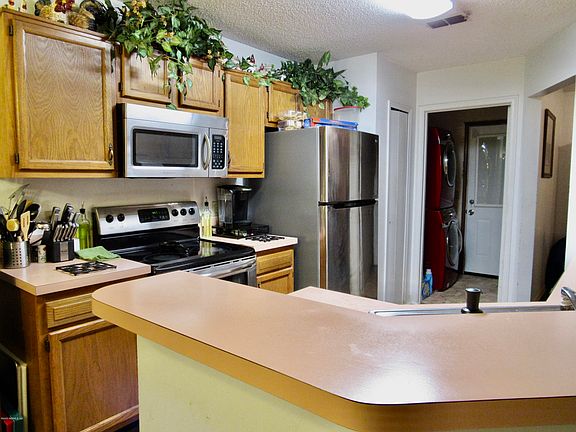 3rd image of 3927 Victoria Landing Dr N