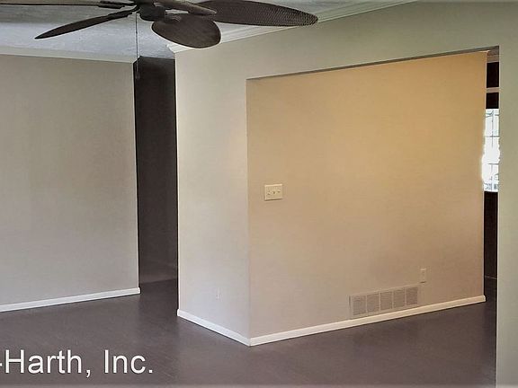 3rd image of 202 S Monticello Dr