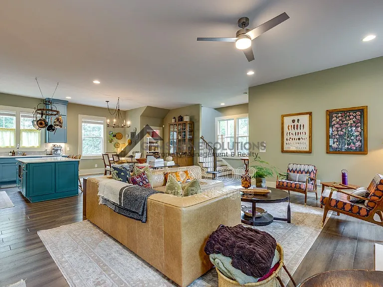 704 W End Cir — Photo 17