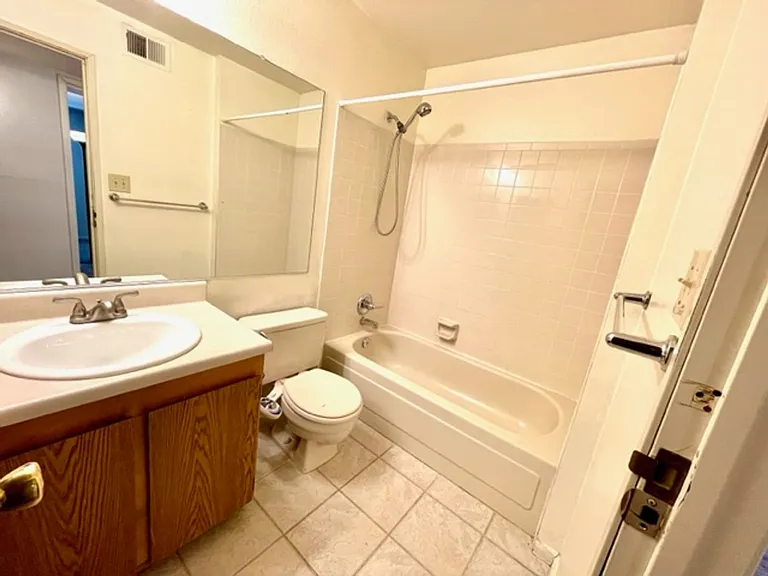 8555 Fairmount Dr #E203-E20 — Photo 32