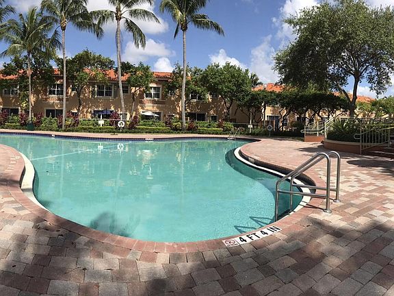 3rd image of 4909 Spinnaker Dr #4803