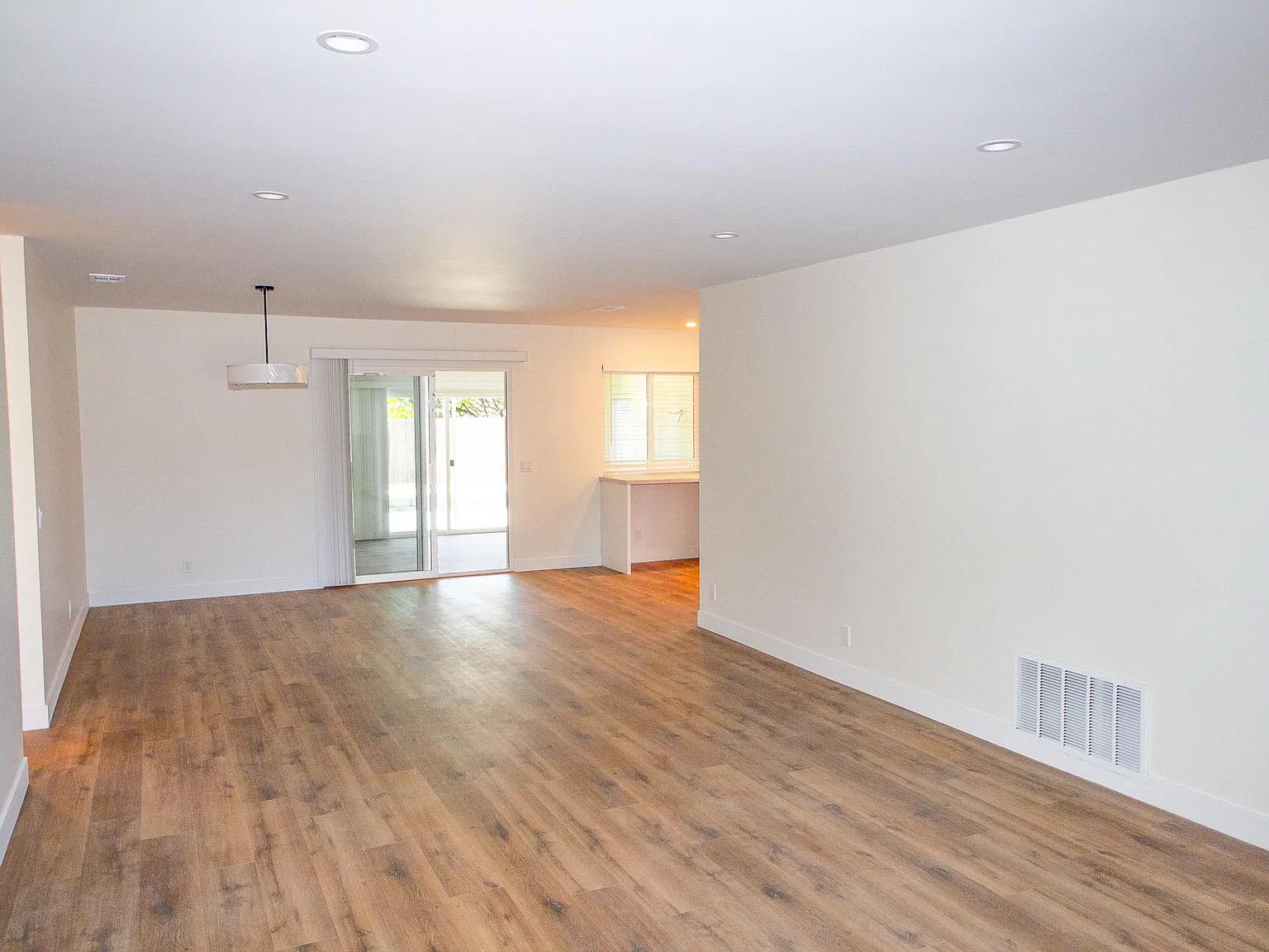 1550 Sunrise Cir — Photo 3