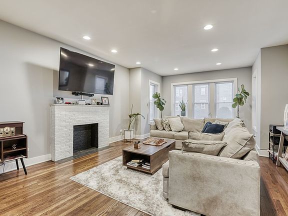 5th image of 111 W 74th St