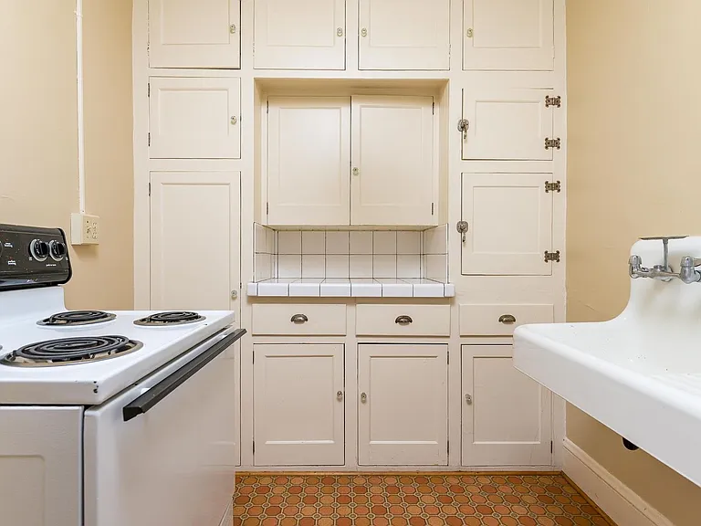 Westover Apartments — Photo 11