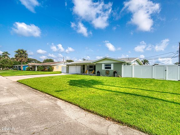 3rd image of 25 Raymonde Cir
