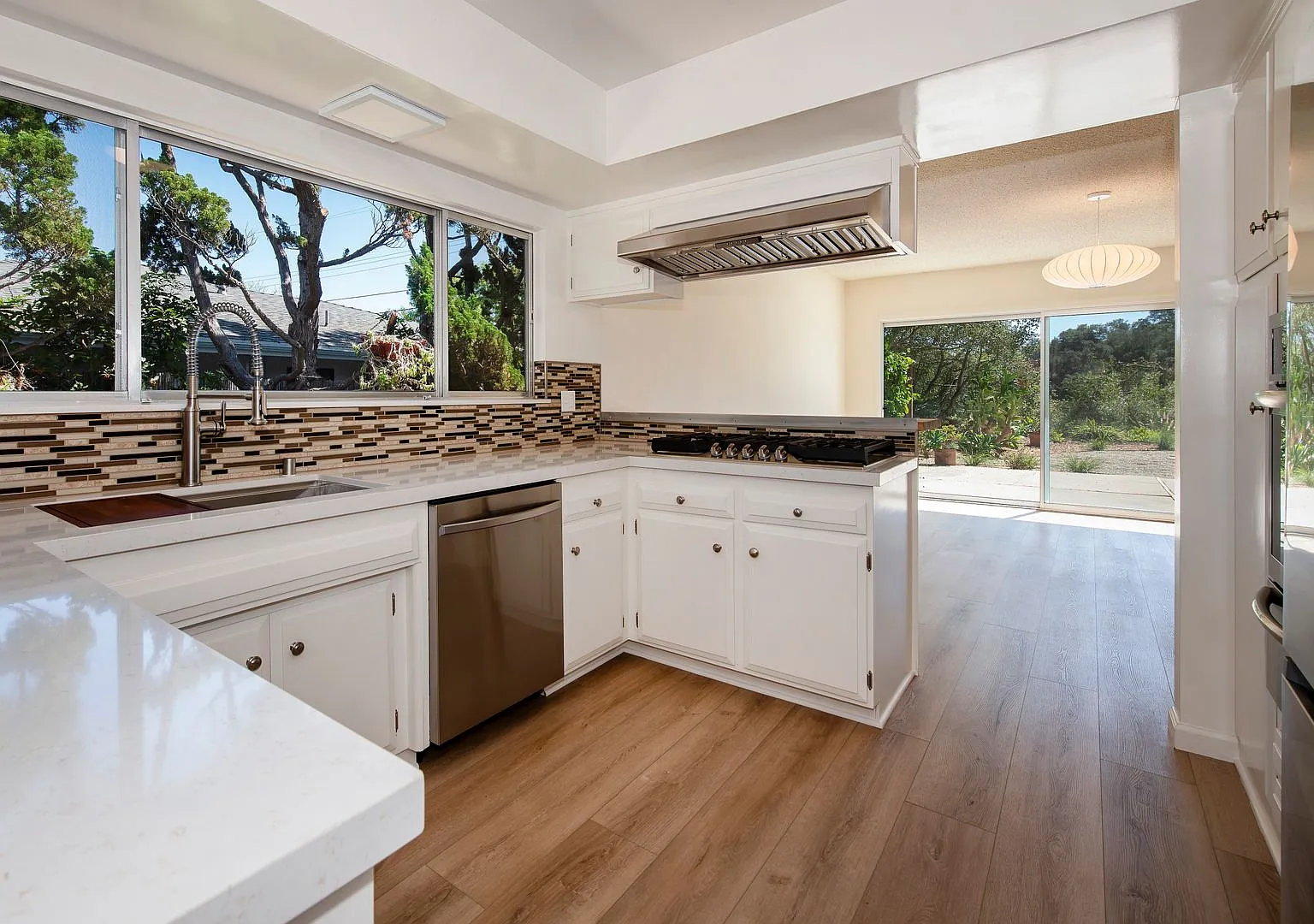 Spacious Single-Level Home in Bel Air Knolls — Photo 3