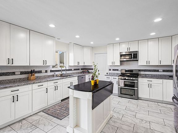 4th image of 353 Charles Dr