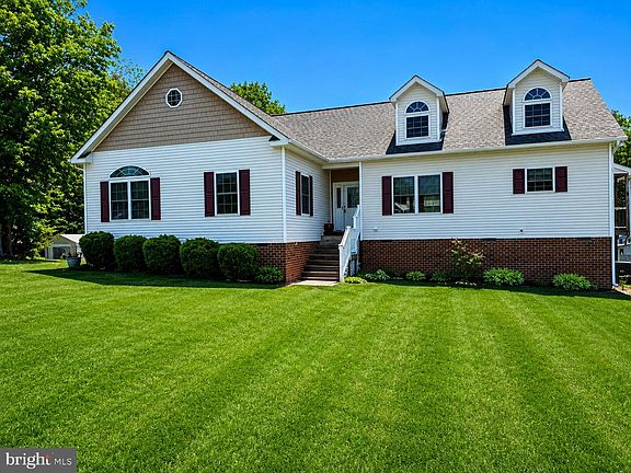 3rd image of 5 Perkins Ln