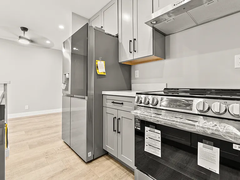 Leyden Apartments — Photo 1