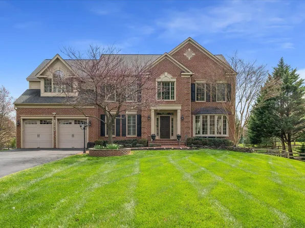 13703 Willow Tree Dr, Rockville, MD 20850