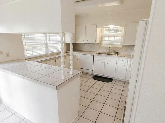 4th image of 17 Dowlen Pl
