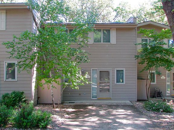 3rd image of 2620 Lakeside Ave #B
